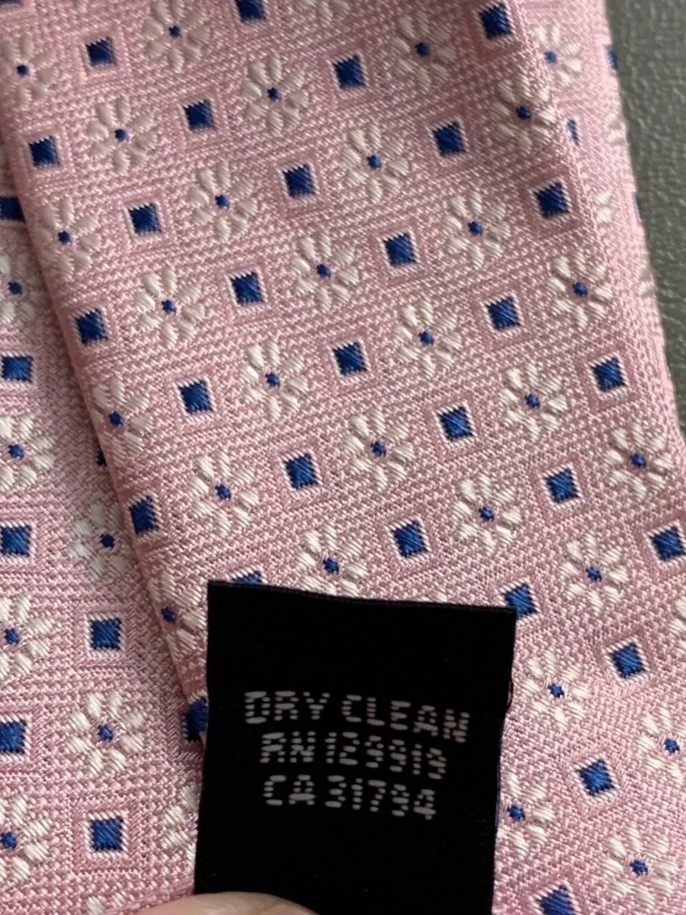 Tommy Hilfiger Men's 3'' Silk Blend Neck Tie, Pink Pinzolo Floral Neat, OS